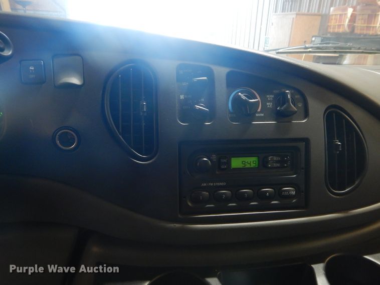 image for item FI9942 2006 Ford E350 van