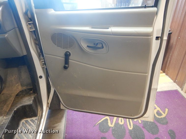 image for item FI9942 2006 Ford E350 van