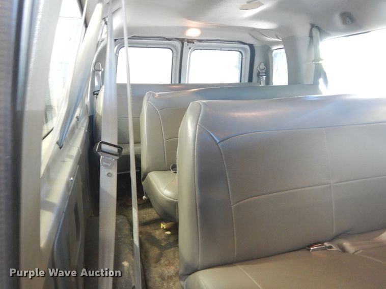 image for item FI9942 2006 Ford E350 van