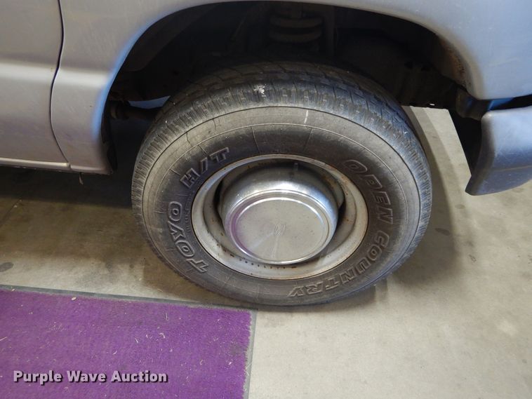 image for item FI9942 2006 Ford E350 van