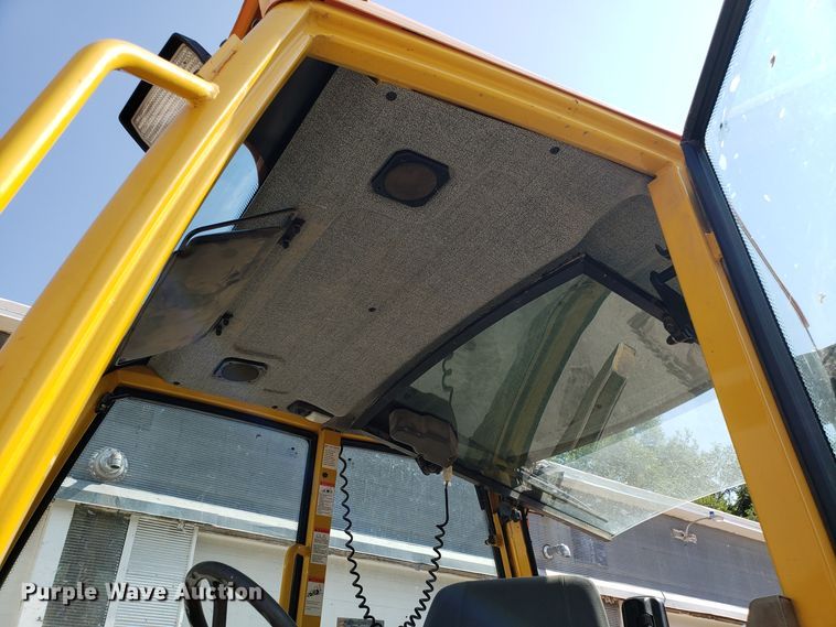 image for item FL9046 Komatsu WB140 backhoe