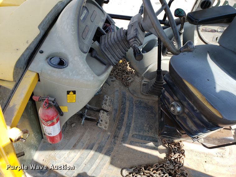 image for item FL9046 Komatsu WB140 backhoe