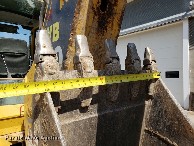 image for item FL9046 Komatsu WB140 backhoe