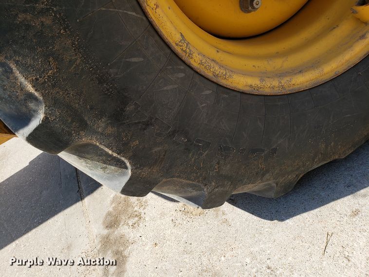 image for item FL9046 Komatsu WB140 backhoe