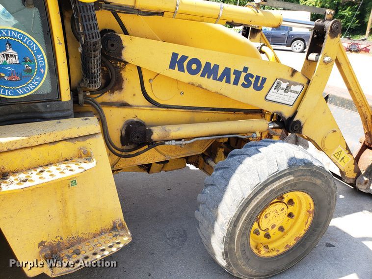 image for item FL9046 Komatsu WB140 backhoe