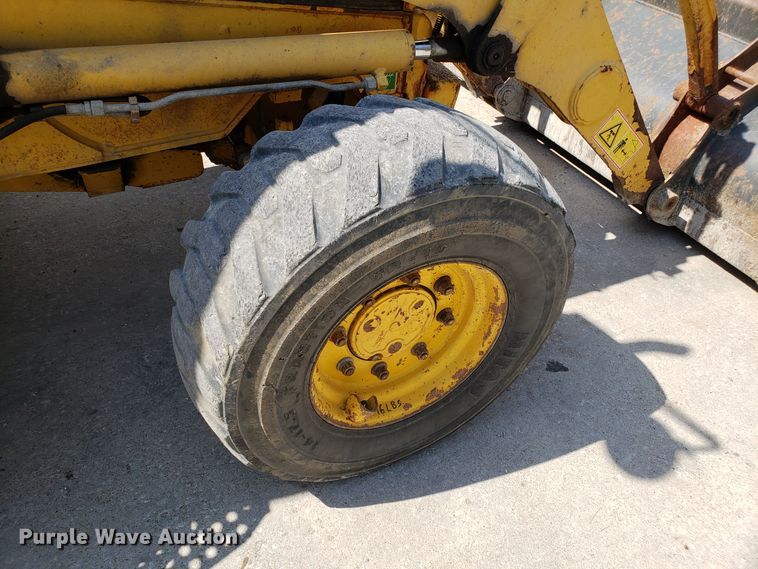 image for item FL9046 Komatsu WB140 backhoe