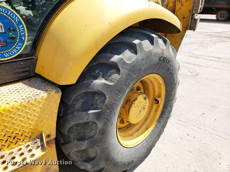 image for item FL9046 Komatsu WB140 backhoe
