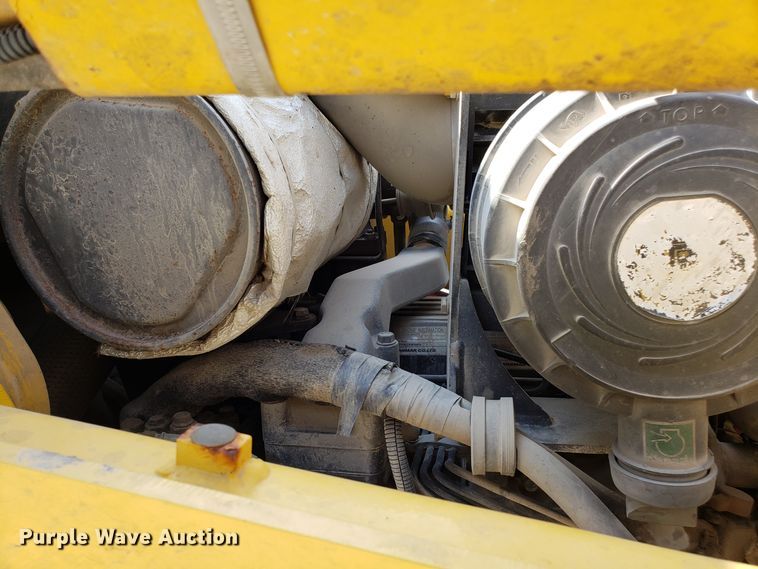 image for item FL9046 Komatsu WB140 backhoe