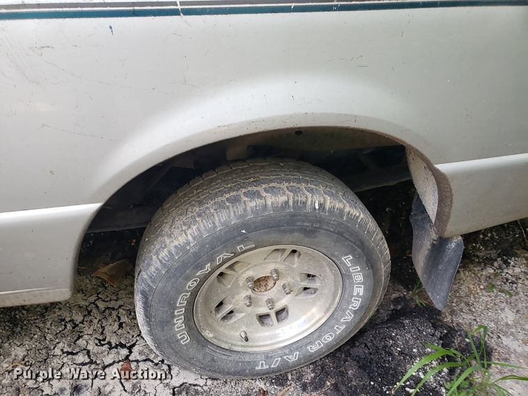 image for item FL9048 1994 Ford Ranger pickup truck