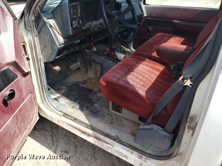 image for item FL9051 1990 Chevrolet Cheyenne 2500 pickup truck