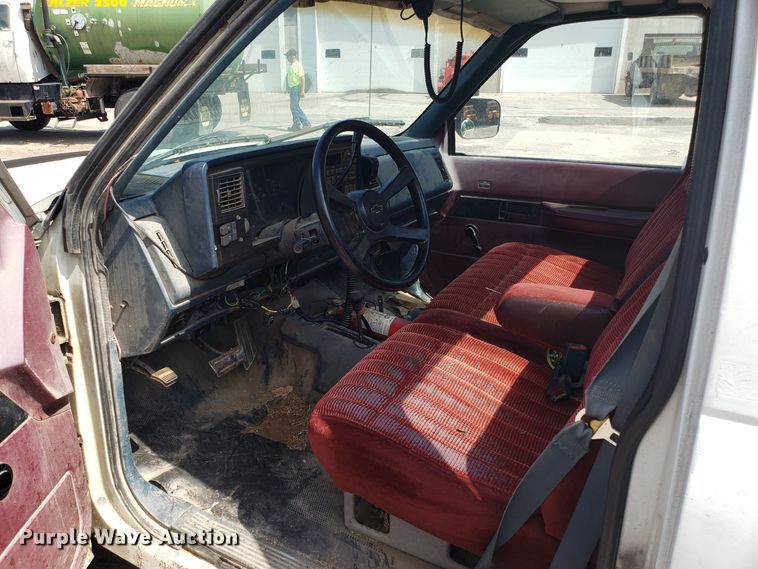 image for item FL9051 1990 Chevrolet Cheyenne 2500 pickup truck