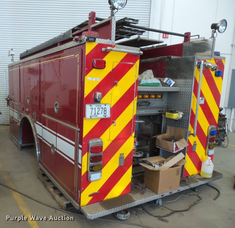 image for item FM9685 2002 Pierce fire truck