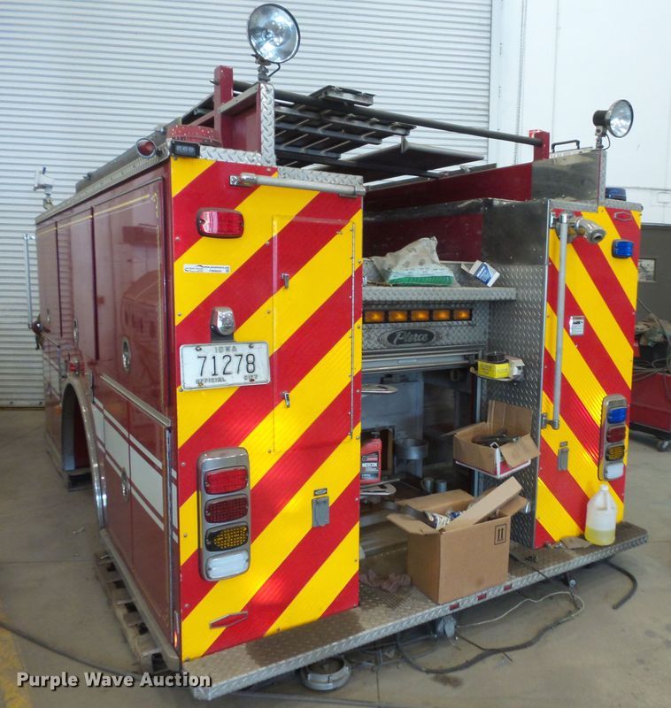 image for item FM9685 2002 Pierce fire truck