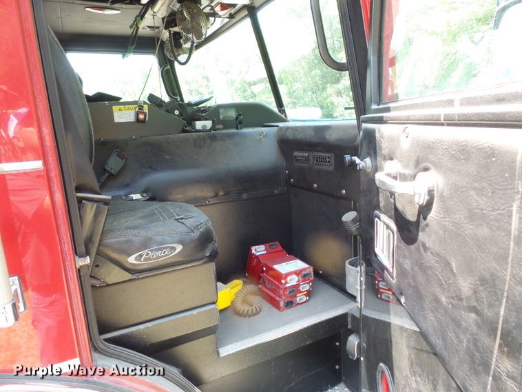 image for item FM9685 2002 Pierce fire truck