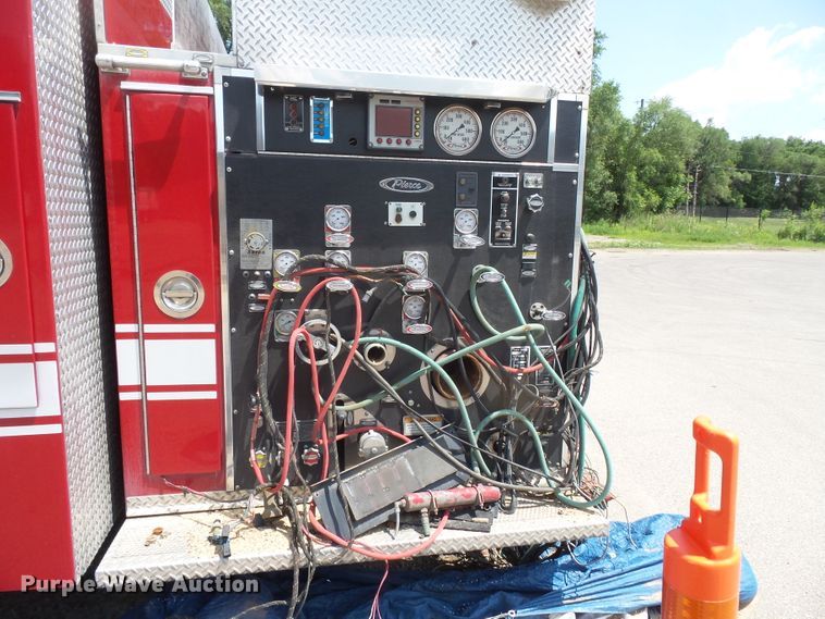 image for item FM9685 2002 Pierce fire truck