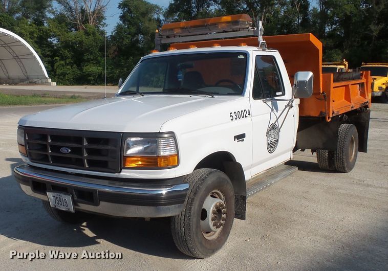 image for item FM9694 1997 Ford F450 Super Duty dump truck