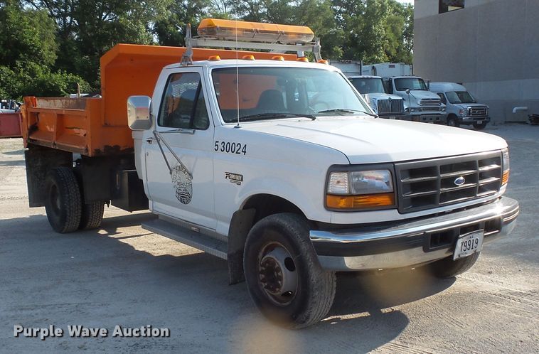 image for item FM9694 1997 Ford F450 Super Duty dump truck