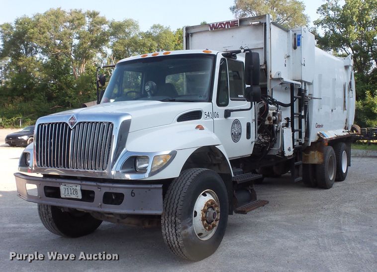 image for item FM9696 2006 International 7400 refuse truck