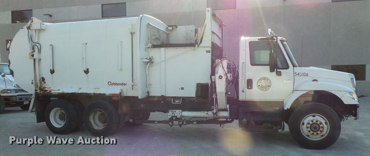 image for item FM9696 2006 International 7400 refuse truck