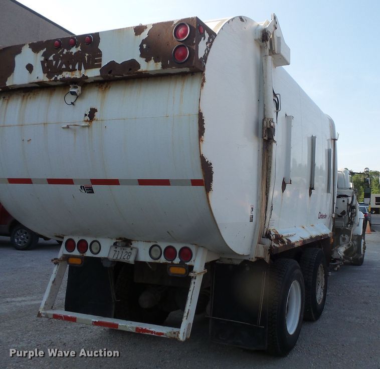 image for item FM9696 2006 International 7400 refuse truck