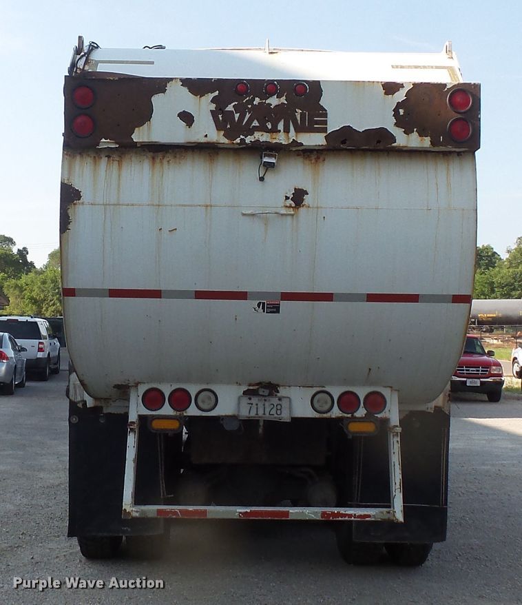 image for item FM9696 2006 International 7400 refuse truck