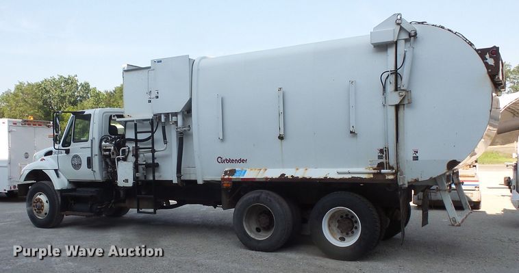 image for item FM9696 2006 International 7400 refuse truck