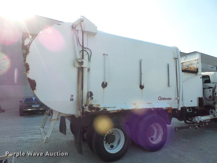 image for item FM9696 2006 International 7400 refuse truck