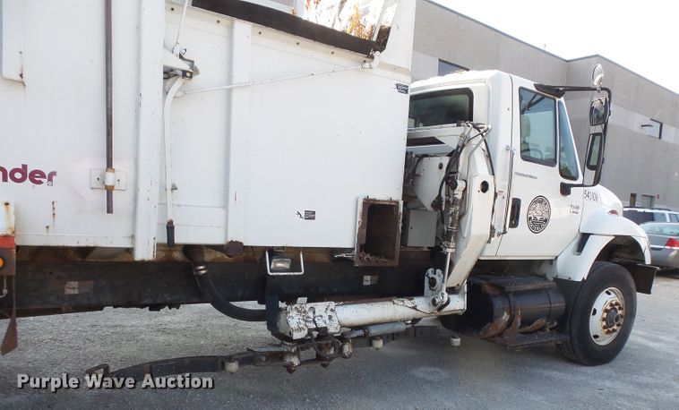 image for item FM9696 2006 International 7400 refuse truck