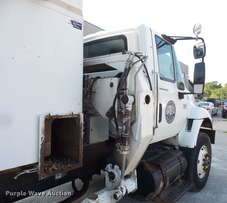 image for item FM9696 2006 International 7400 refuse truck