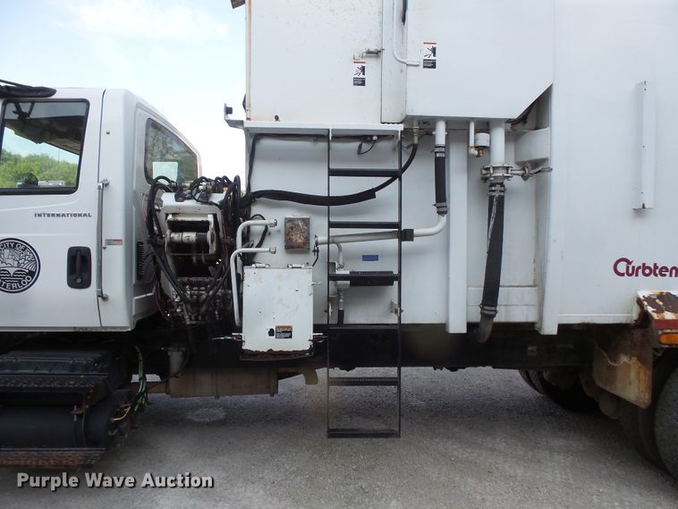 image for item FM9696 2006 International 7400 refuse truck