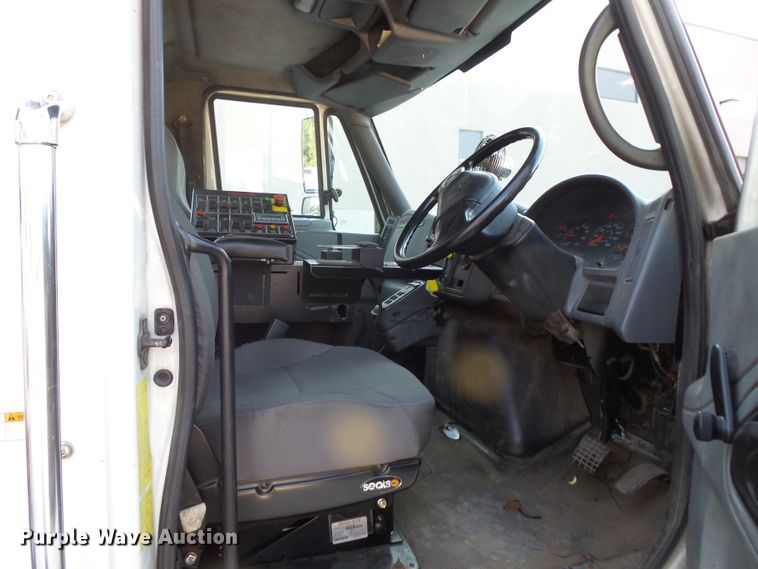 image for item FM9696 2006 International 7400 refuse truck