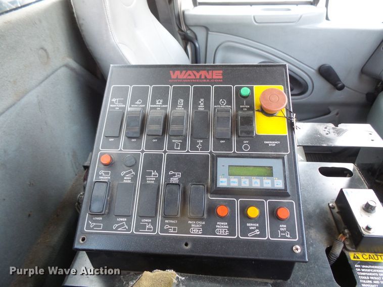 image for item FM9696 2006 International 7400 refuse truck