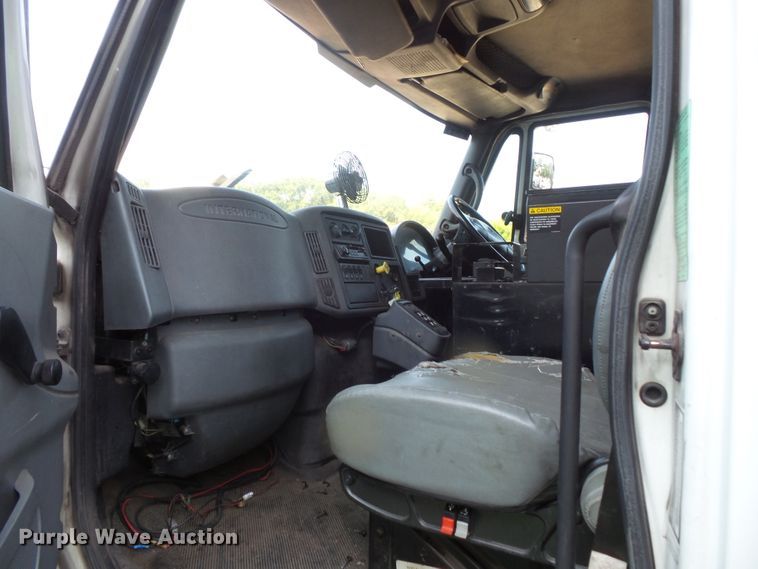 image for item FM9696 2006 International 7400 refuse truck