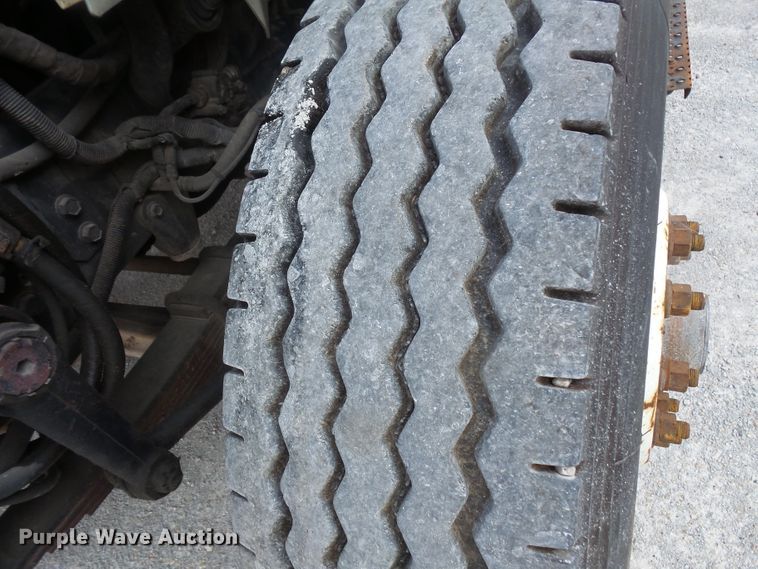 image for item FM9696 2006 International 7400 refuse truck