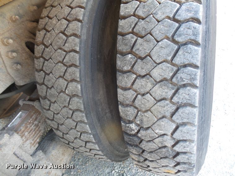 image for item FM9696 2006 International 7400 refuse truck