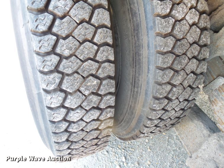 image for item FM9696 2006 International 7400 refuse truck