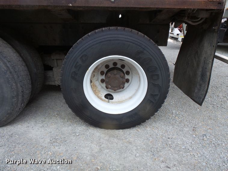 image for item FM9696 2006 International 7400 refuse truck