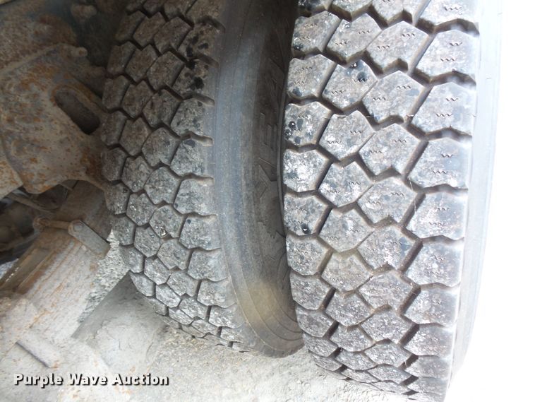 image for item FM9696 2006 International 7400 refuse truck