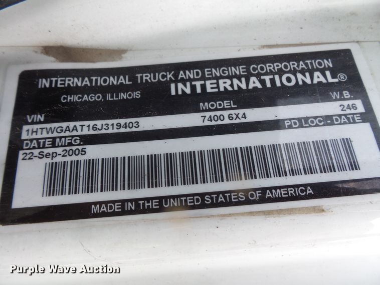 image for item FM9696 2006 International 7400 refuse truck