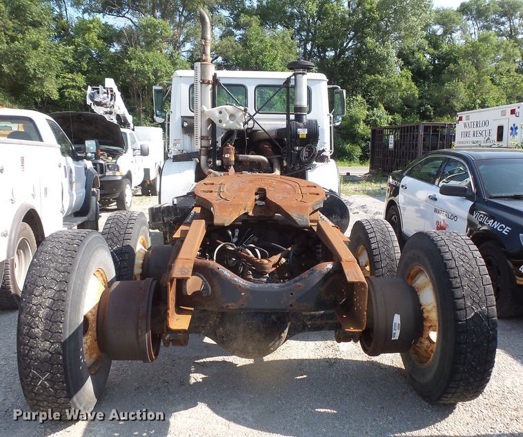 image for item FM9697 1998 Volvo Xpeditor semi truck