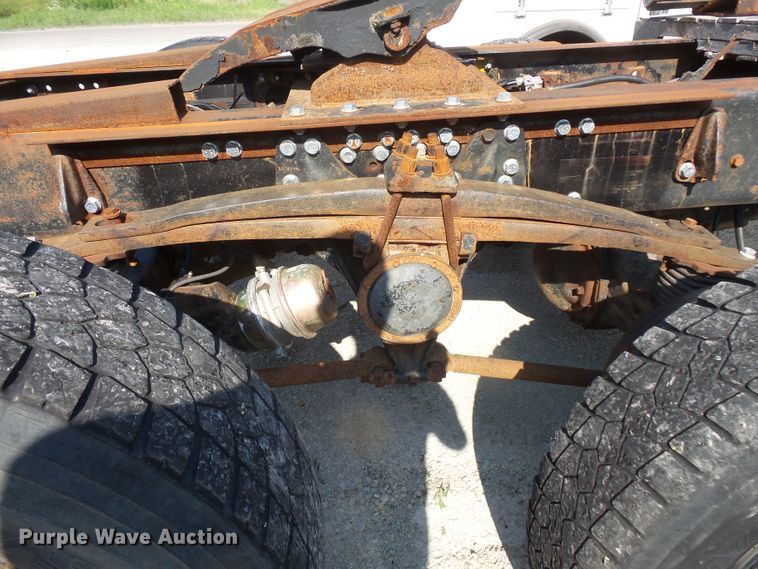 image for item FM9697 1998 Volvo Xpeditor semi truck