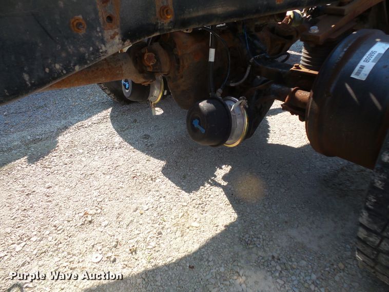 image for item FM9697 1998 Volvo Xpeditor semi truck