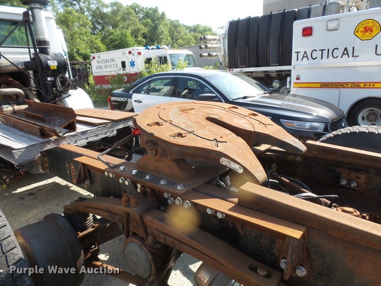 image for item FM9697 1998 Volvo Xpeditor semi truck