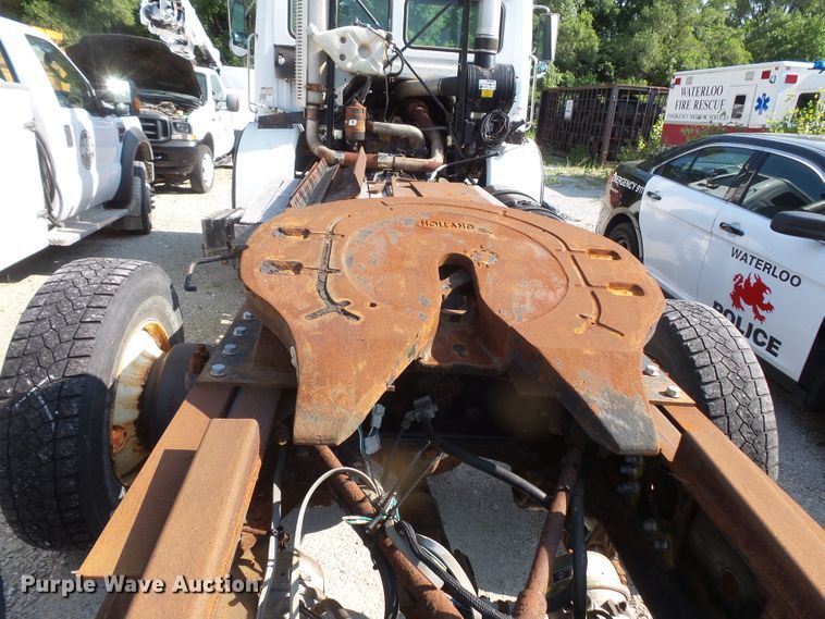 image for item FM9697 1998 Volvo Xpeditor semi truck