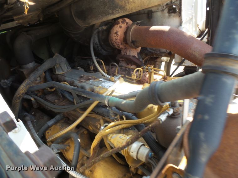 image for item FM9697 1998 Volvo Xpeditor semi truck