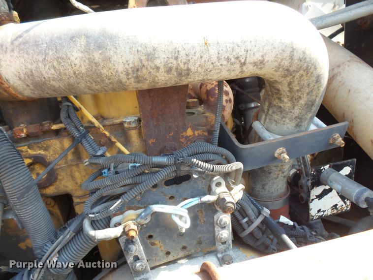 image for item FM9697 1998 Volvo Xpeditor semi truck