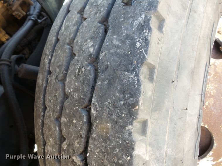 image for item FM9697 1998 Volvo Xpeditor semi truck