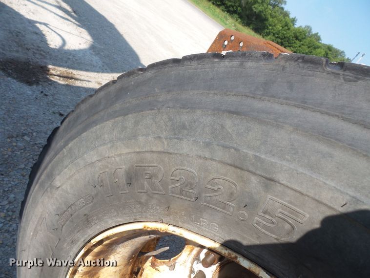 image for item FM9697 1998 Volvo Xpeditor semi truck