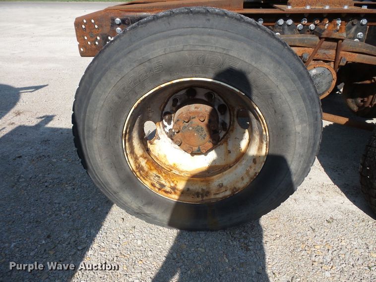 image for item FM9697 1998 Volvo Xpeditor semi truck