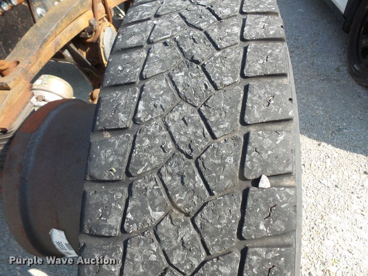 image for item FM9697 1998 Volvo Xpeditor semi truck